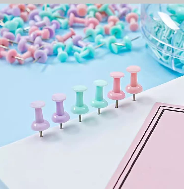 Assorted Colors Push Pins