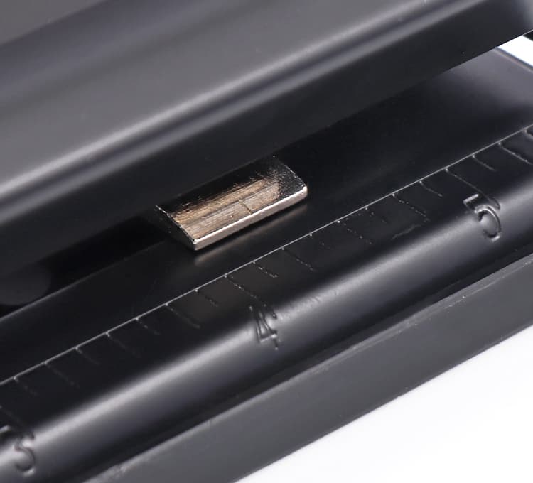 Hole Puncher for Adjustable Paper Guide